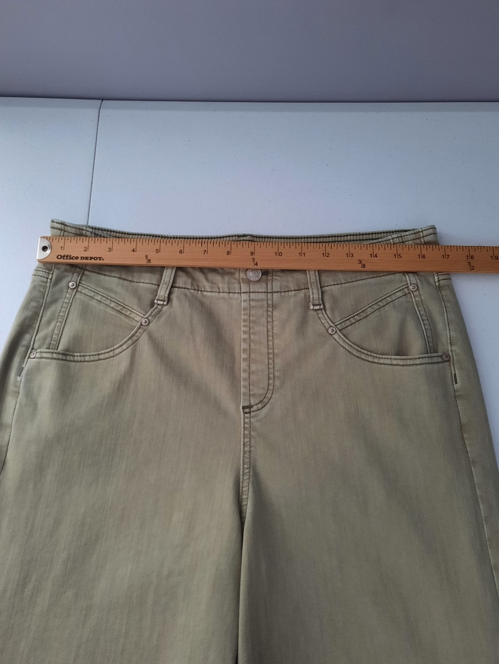 Chico's High Rise Pull On Wide Leg Crop Jeans in Washed Sage Green size 12 - Picture 10 of 16